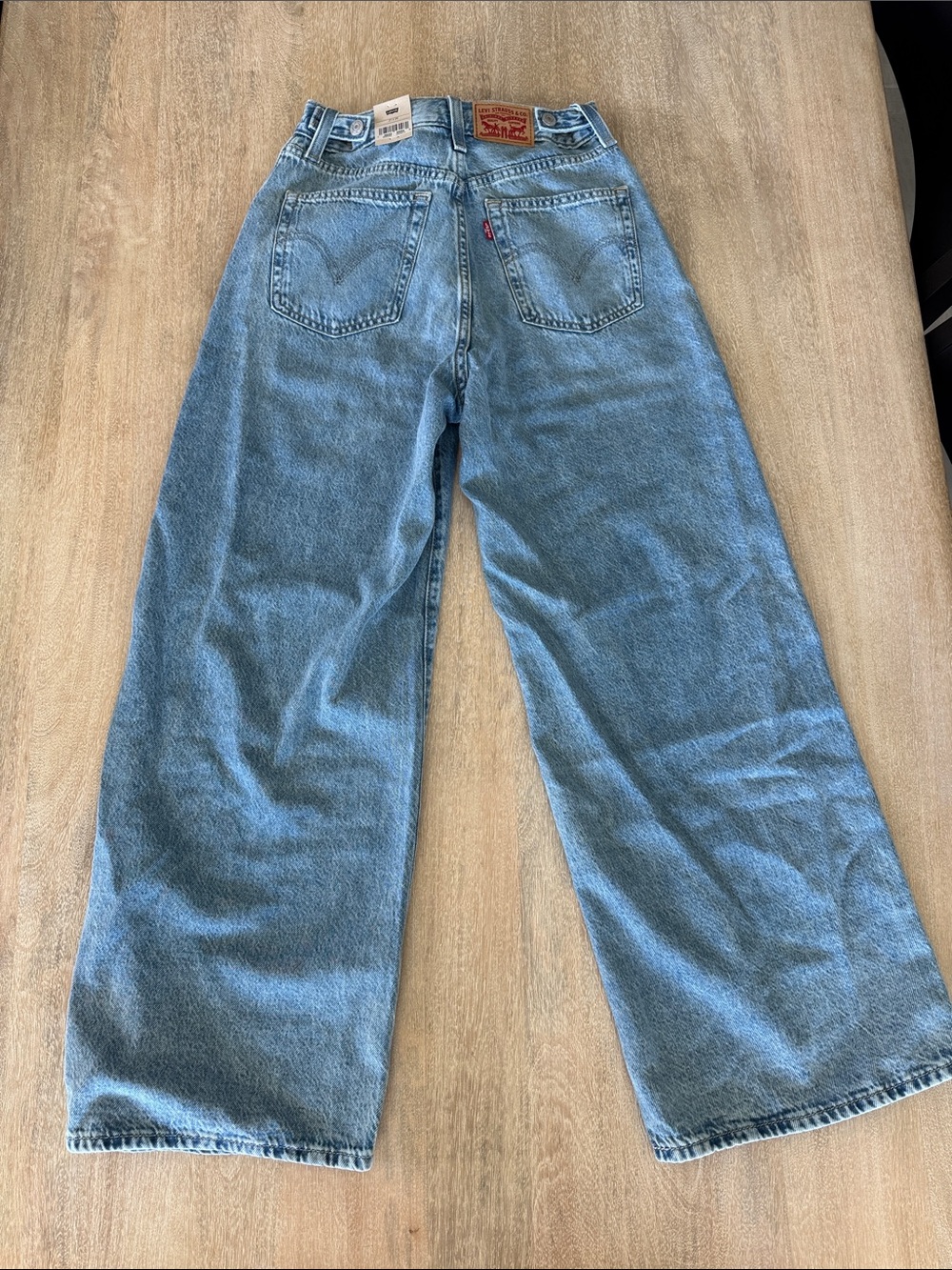Levi's Relaxed Wide-Leg Light Blue Denim Jeans - Picture 6 of 6